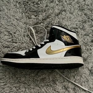 Jordan Women's Sneakers Black White Gold